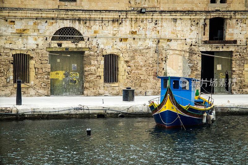 传统马耳他渔民(Luzzi)在Birgu (Vittoriosa)，马耳他